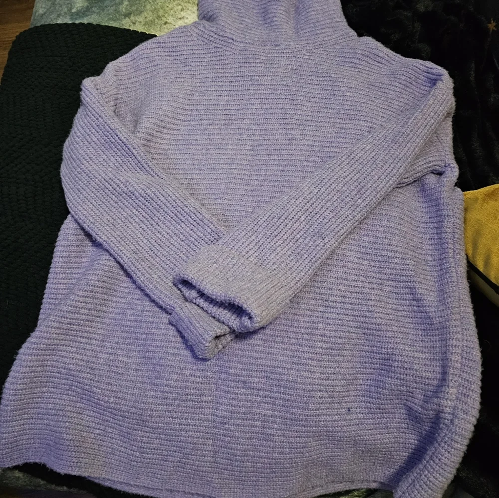 Sweater - Picture 1 of 1